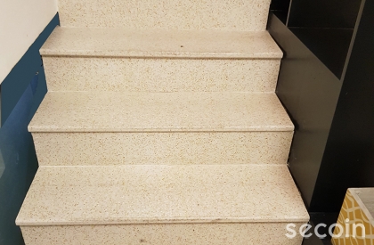 Bậc cầu thang STS-09